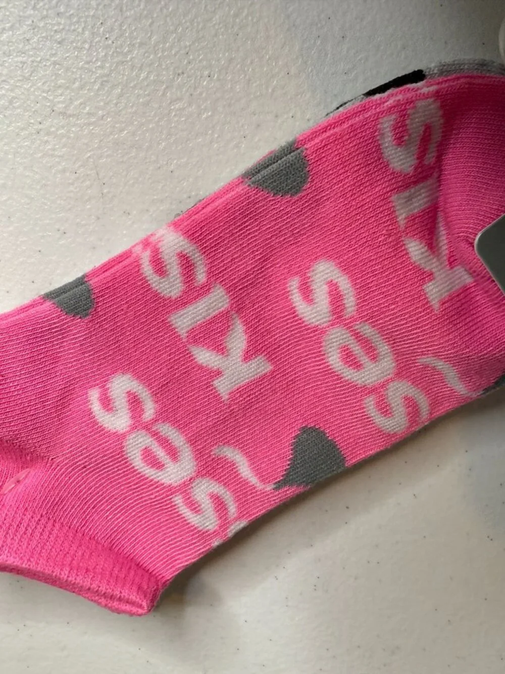 Hersheys Kisses 2 Pair Low Cut Ankle Socks Womens 4-10 Pink Gray NWT